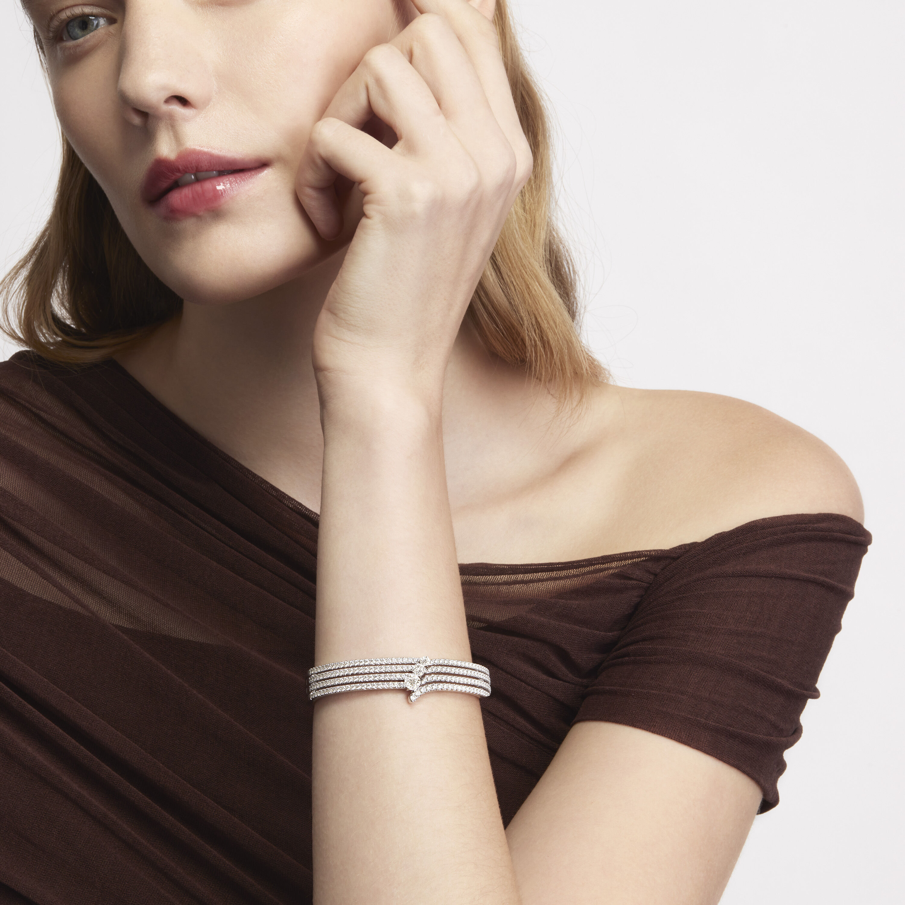 VELA French Cut Pav&eacute; Diamond Bangle, 18K Yellow Gold, large