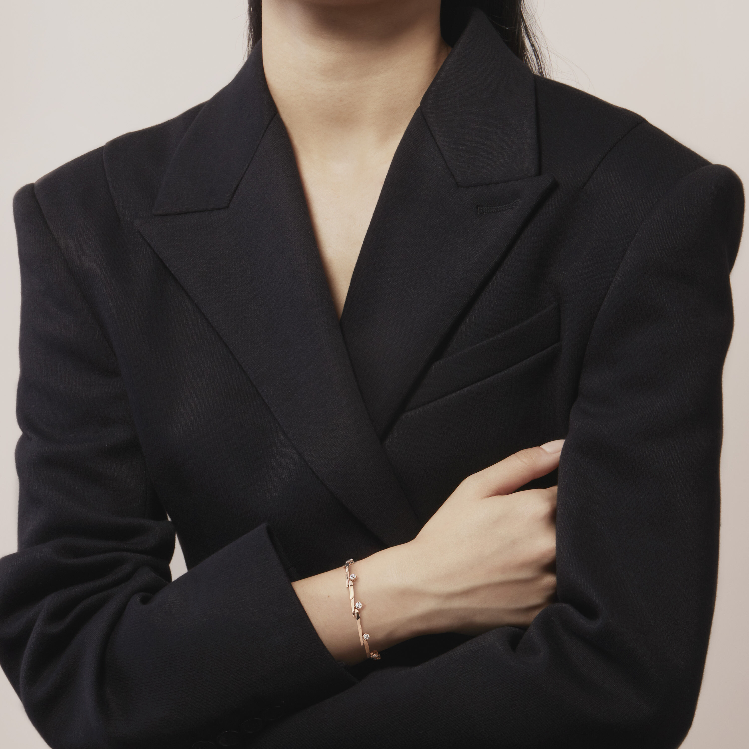 Vela Crossover Bracelet, 18K Yellow Gold, large